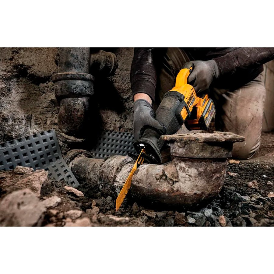 Шабельна пила DeWalt DCS389N
